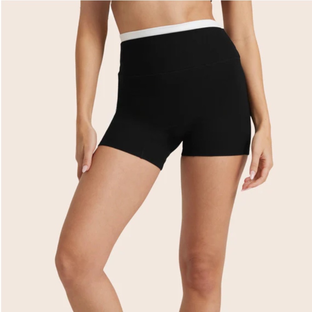 Set Active: Cloud Control Shorts orca